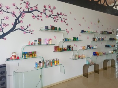 Wizyta studyjna studentek kosmetologii w zakładzie produkcyjnym Jacques Battini Cosmetics. Kliknij, aby powiększyć zdjęcie.